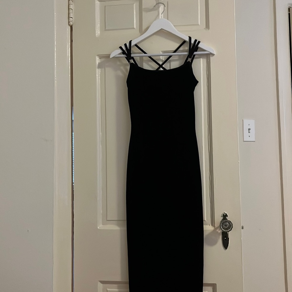Elegant long velvet black dress with slit